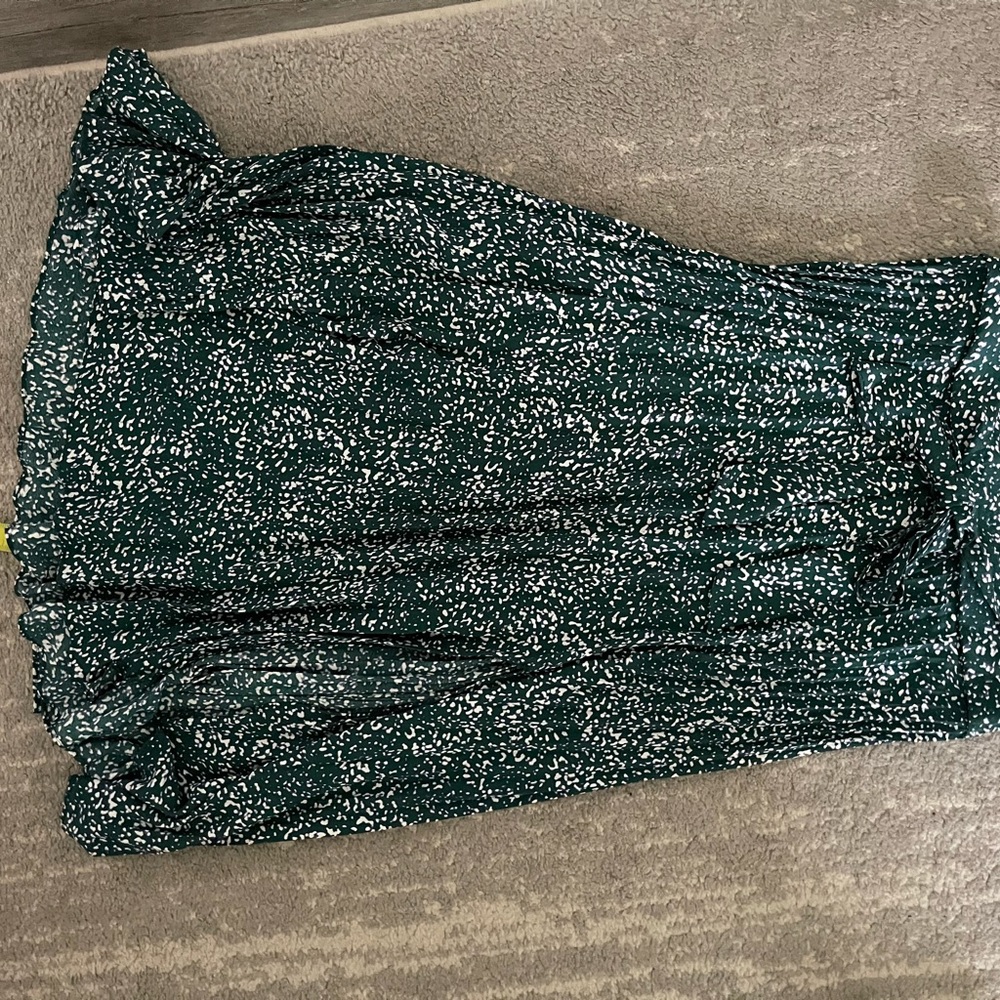 Green mini pleat skirt NWT